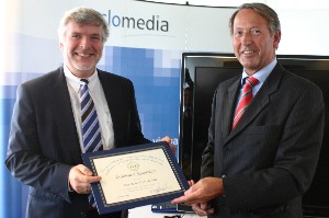 Air Cdre. Gerrit Schoonderbeek, RNLAF (Ret.) (r), presents a certificate of appreciation to Peter de With, vice president of video technology at CycloMedia Technology, at the September meeting. De With gave a presentation on object recognition and change detection.